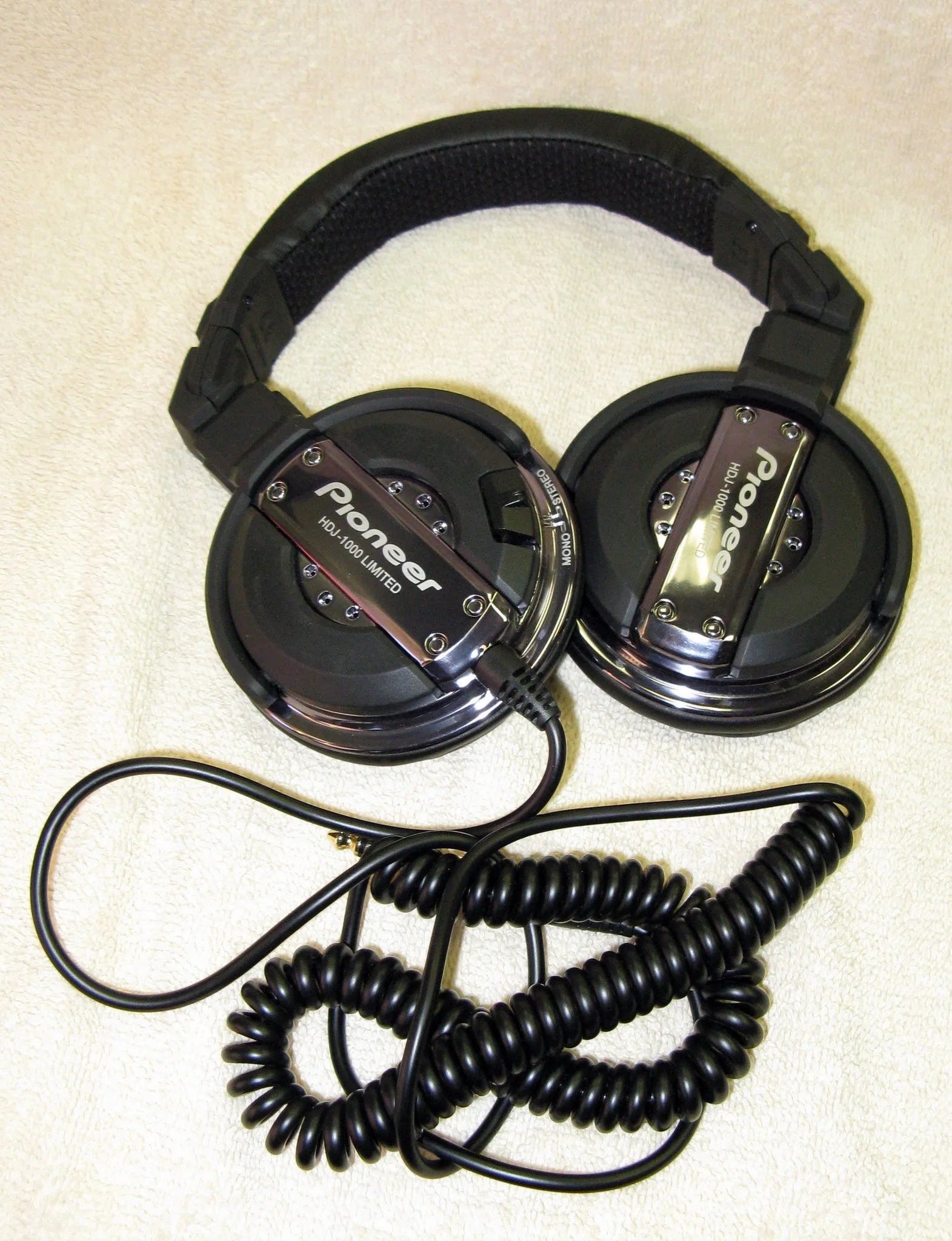 Pioneer HDJ-1000 Advanced Professional DJ Headphones