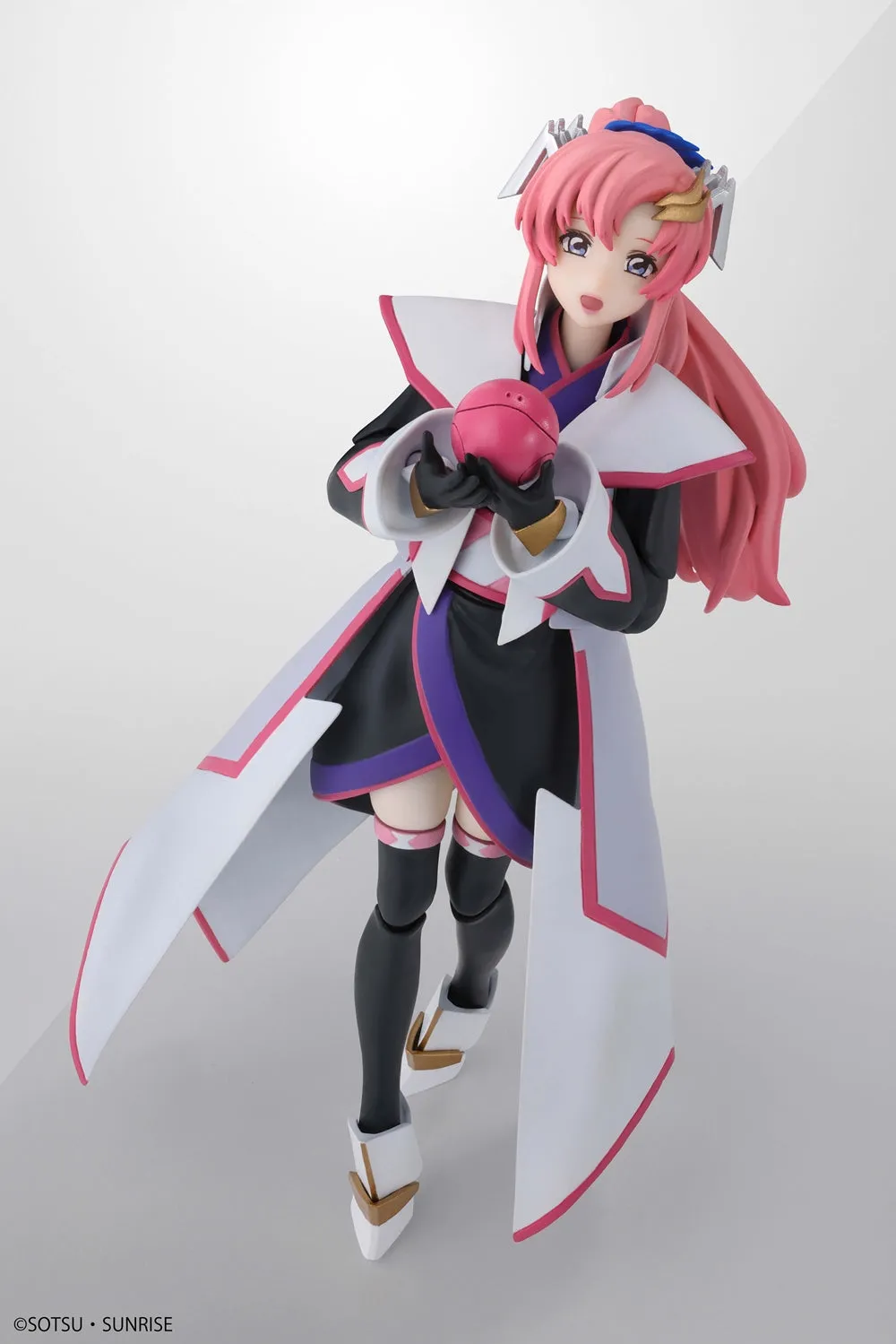 S.H.Figuarts Lacus Clyne (Compass Battle Surcoat Ver.)