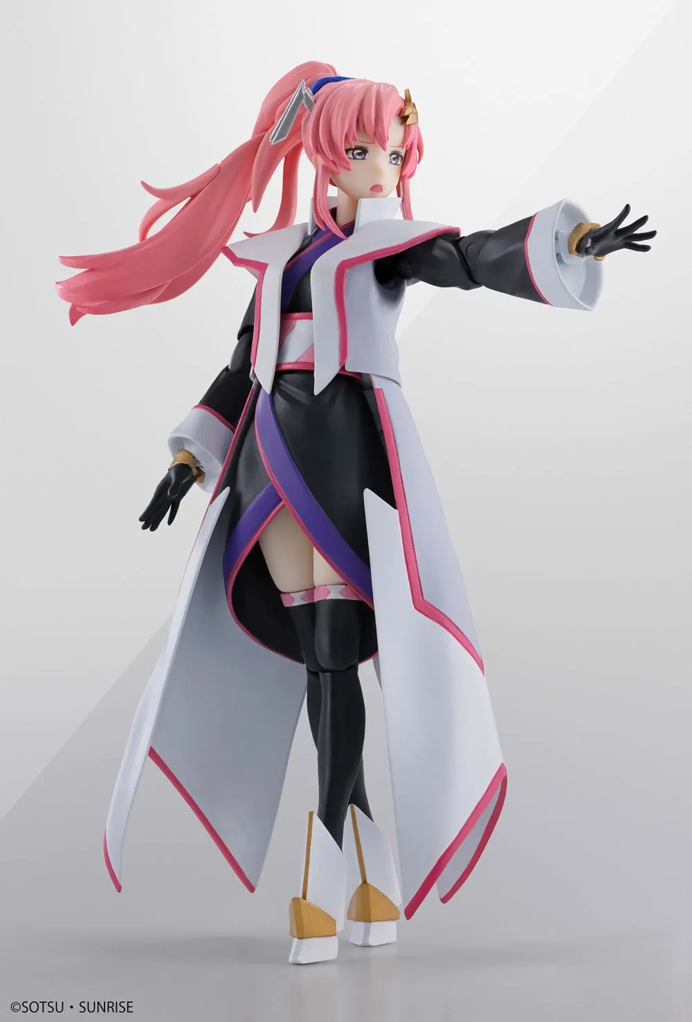 S.H.Figuarts Lacus Clyne (Compass Battle Surcoat Ver.)