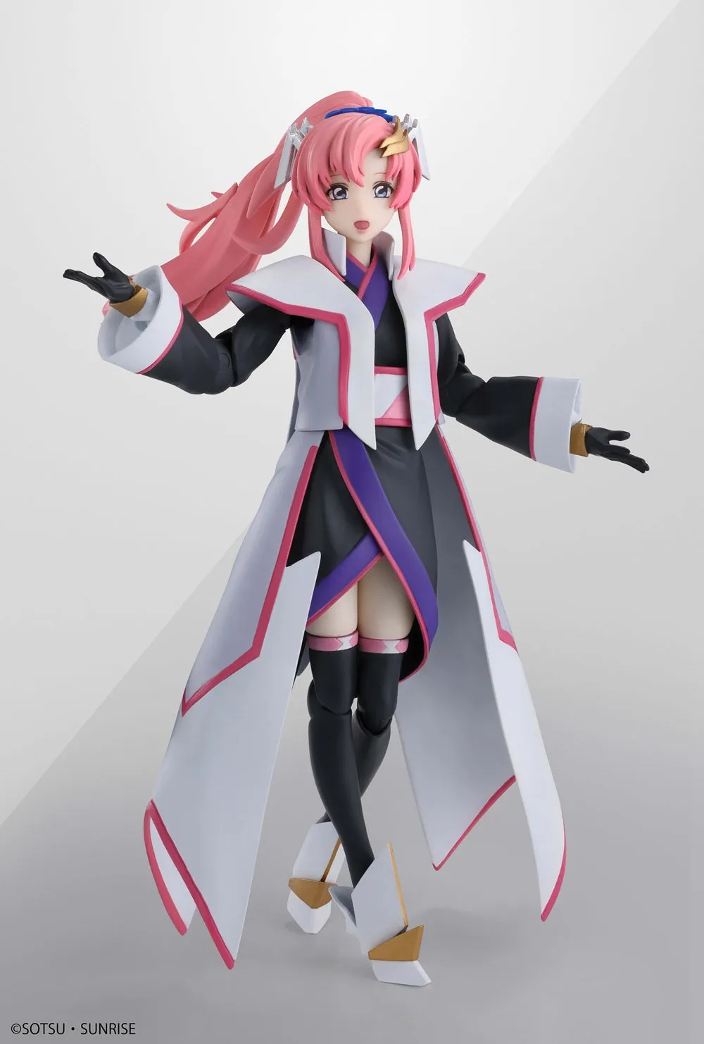 S.H.Figuarts Lacus Clyne (Compass Battle Surcoat Ver.)