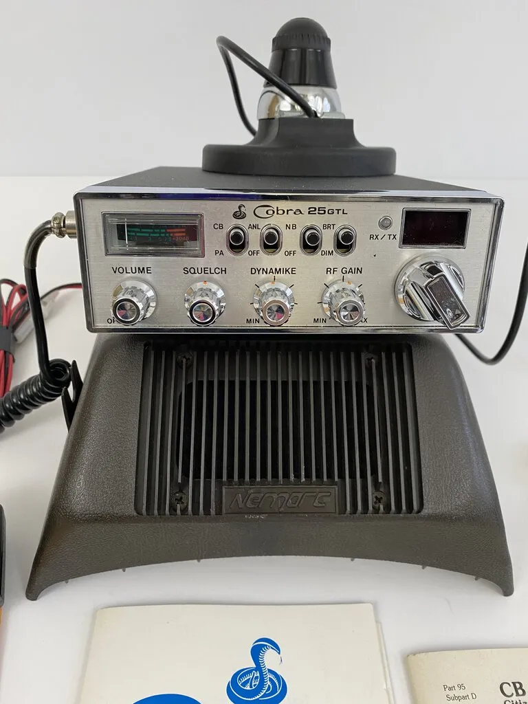 Vintage Cobra 25GTL 40-Channel CB Mobile Radio w/accessories /rb