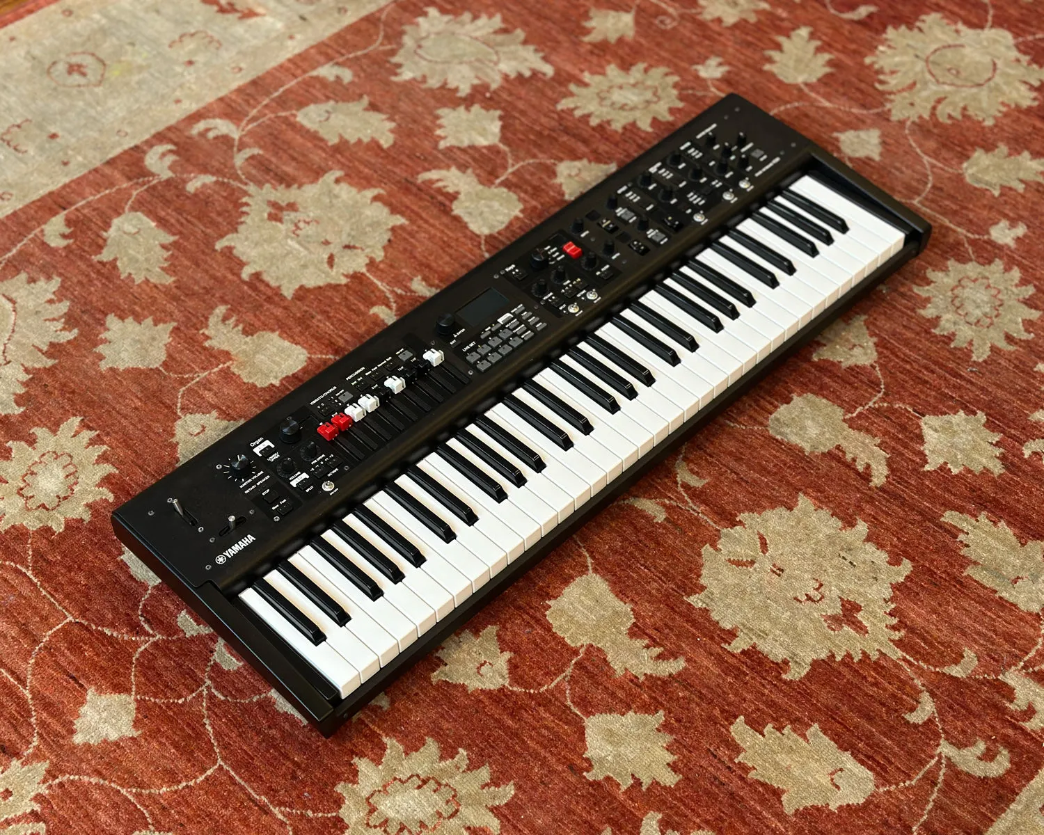 YAMAHA YC61 61-Key Synthesizer/Stage Keyboard